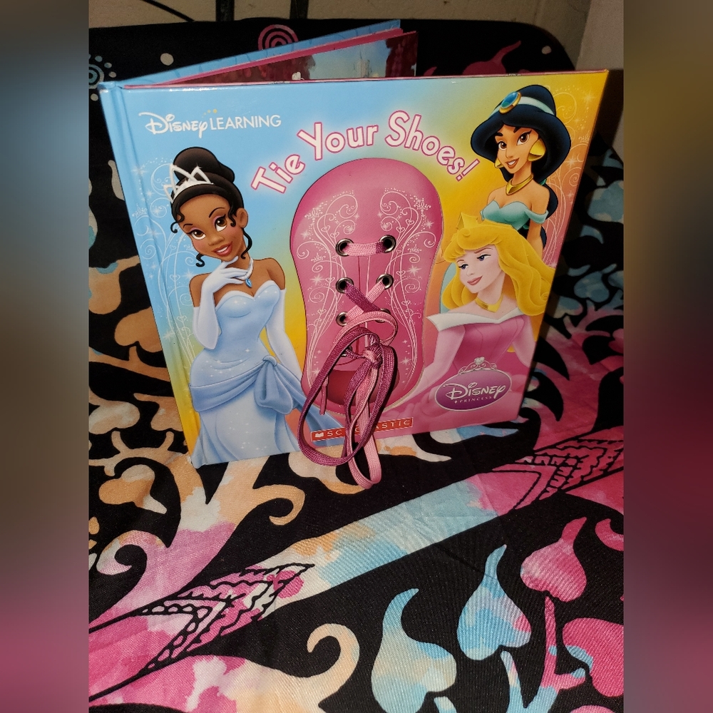 📚 Disney Princess: Tie Your Shoes! Book